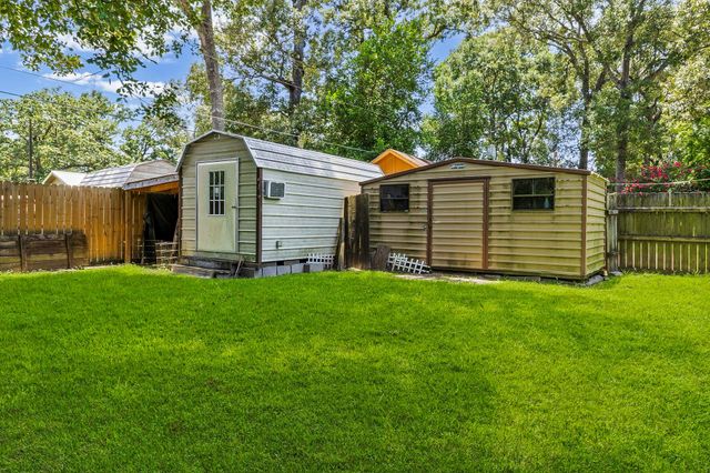 209 Red Oak Street, Livingston, TX 77351