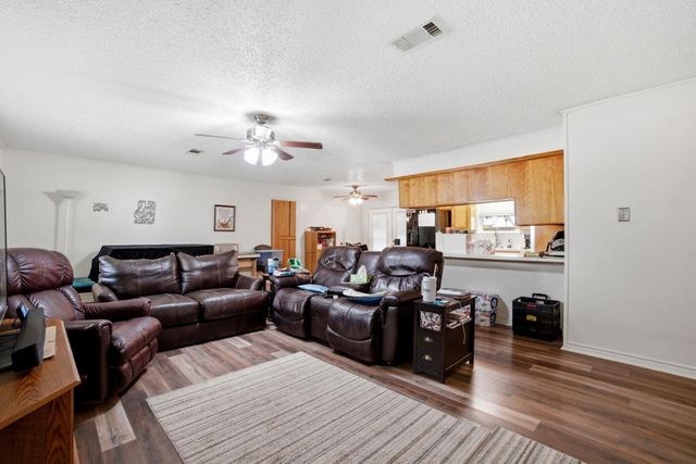 209 Red Oak Street, Livingston, TX 77351