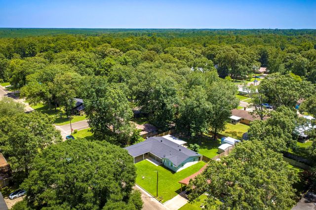 209 Red Oak Street, Livingston, TX 77351