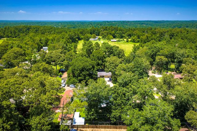 209 Red Oak Street, Livingston, TX 77351