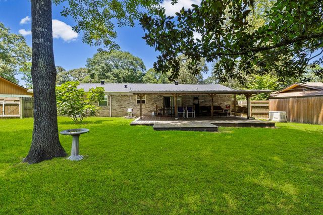 209 Red Oak Street, Livingston, TX 77351