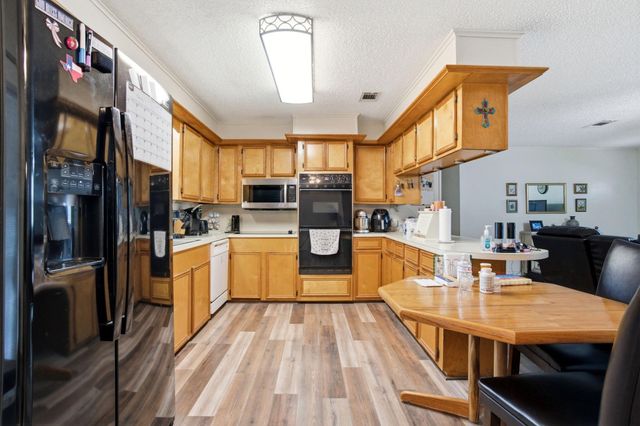 209 Red Oak Street, Livingston, TX 77351