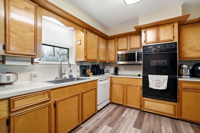 209 Red Oak Street, Livingston, TX 77351