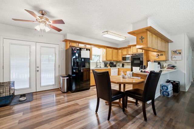 209 Red Oak Street, Livingston, TX 77351