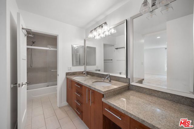 4407 Francis Avenue 307, Los Angeles, CA 90005