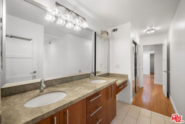 4407 Francis Avenue 307, Los Angeles, CA 90005