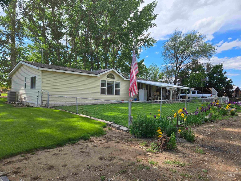 1092 Serenity Dr, Weiser, ID 83672