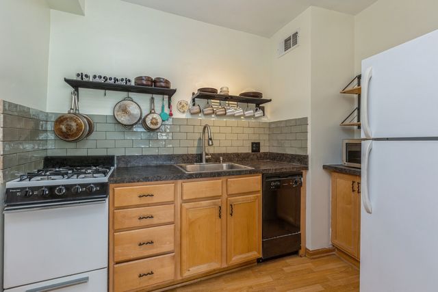 1150 N Lake Shore Drive 9J, Chicago, IL 60611