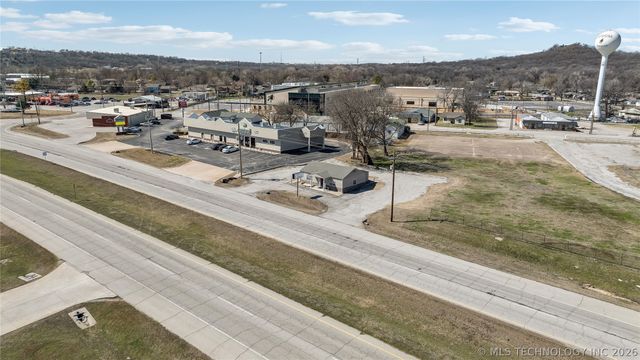 1831 N Highway 66 Route, Catoosa, OK 74015
