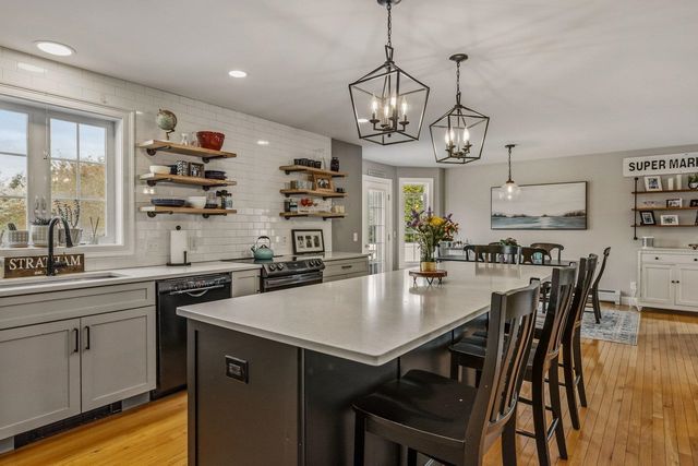 8 Mason Drive, Stratham, NH 03885