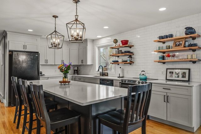 8 Mason Drive, Stratham, NH 03885