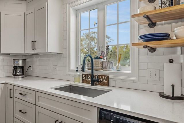 8 Mason Drive, Stratham, NH 03885