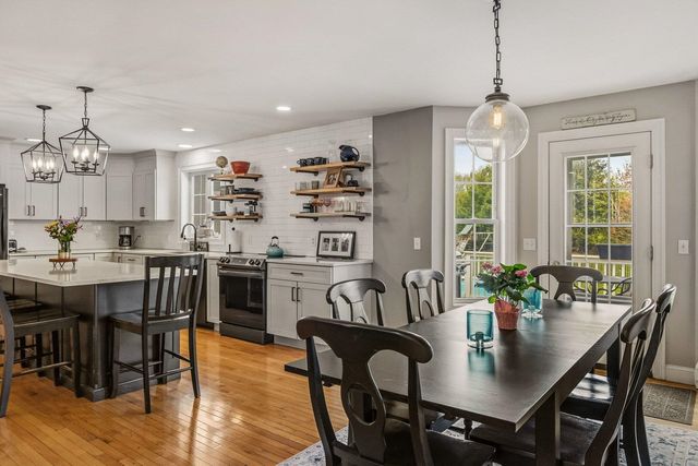 8 Mason Drive, Stratham, NH 03885