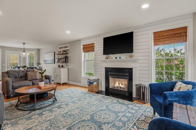 8 Mason Drive, Stratham, NH 03885