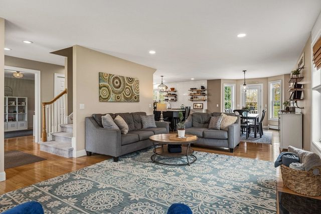 8 Mason Drive, Stratham, NH 03885