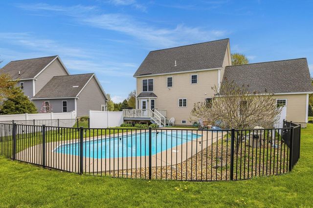 8 Mason Drive, Stratham, NH 03885