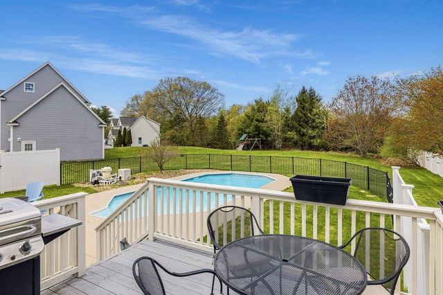 8 Mason Drive, Stratham, NH 03885
