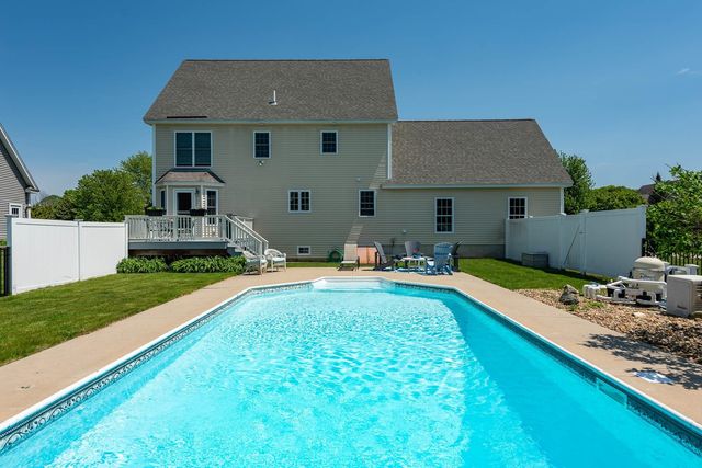 8 Mason Drive, Stratham, NH 03885