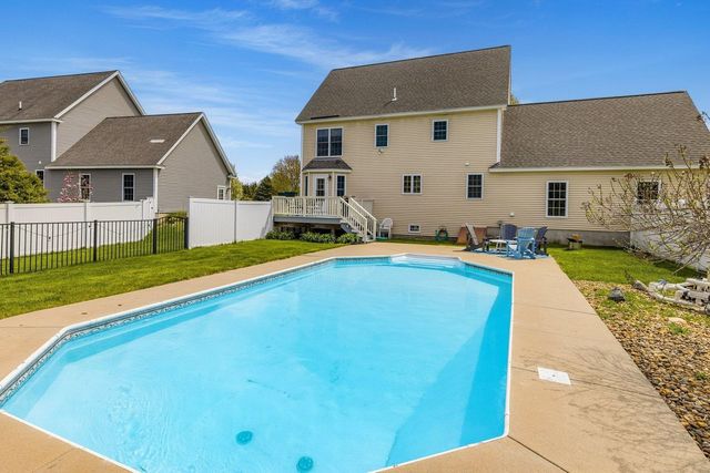 8 Mason Drive, Stratham, NH 03885