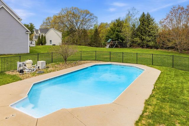 8 Mason Drive, Stratham, NH 03885