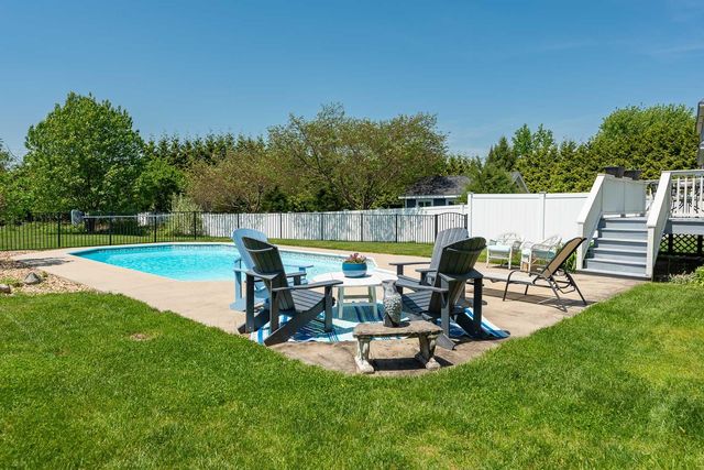 8 Mason Drive, Stratham, NH 03885