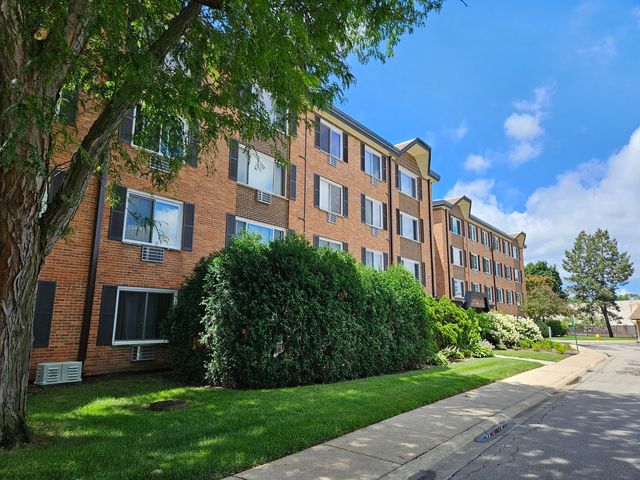 1106 S New Wilke Road 202, Arlington Heights, IL 60005