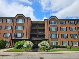 1106 S New Wilke Road 202, Arlington Heights, IL 60005