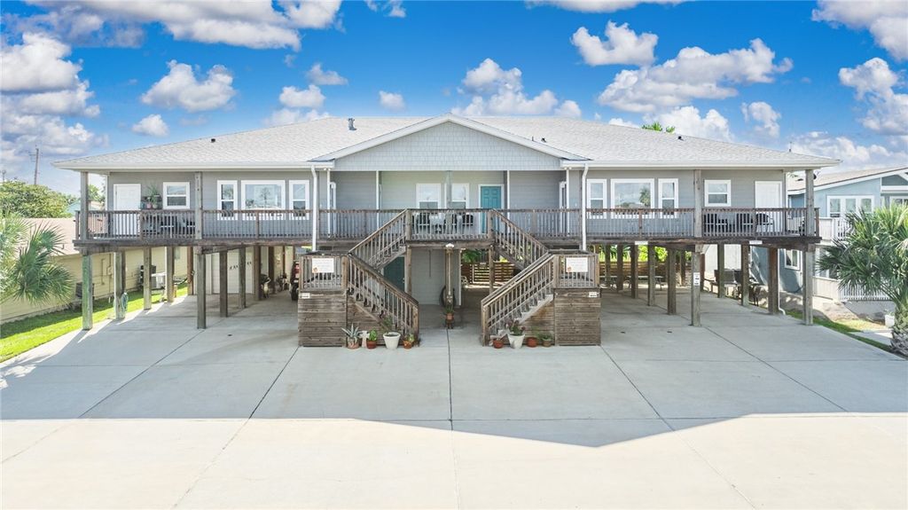 413 6th St, Port Aransas, TX 78373