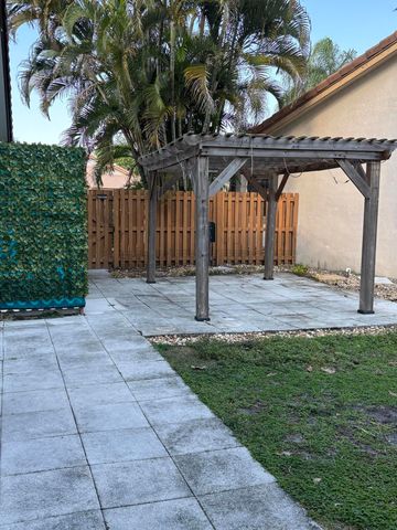 2199 Charleston, Weston, FL 33326