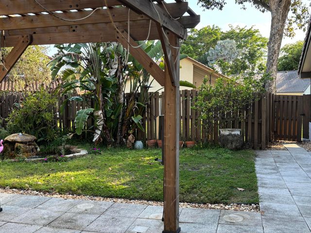 2199 Charleston, Weston, FL 33326