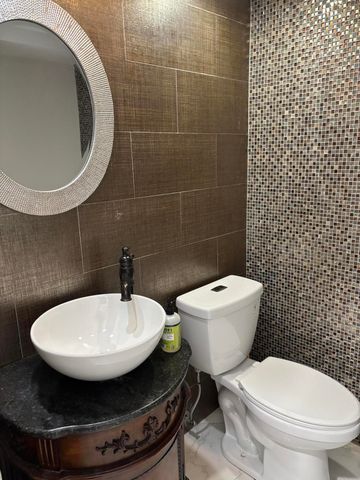 2199 Charleston, Weston, FL 33326