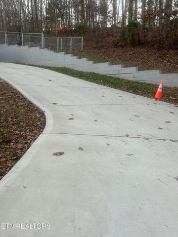 667 Hassler Mill Rd, Harriman, TN 37748