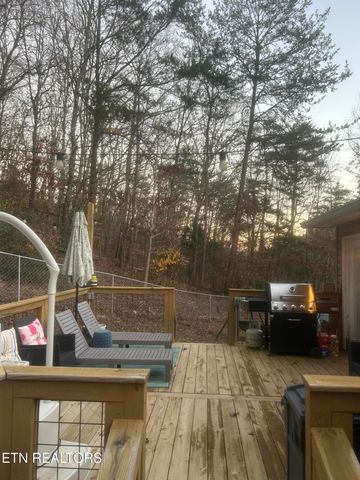 667 Hassler Mill Rd, Harriman, TN 37748