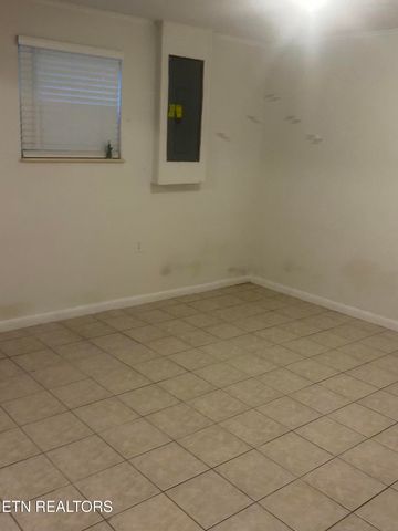 667 Hassler Mill Rd, Harriman, TN 37748