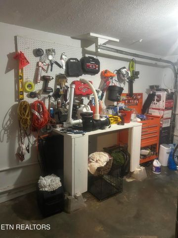 667 Hassler Mill Rd, Harriman, TN 37748