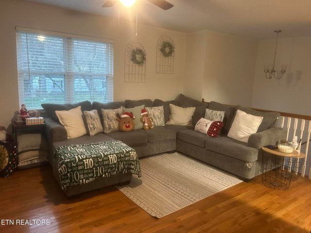 667 Hassler Mill Rd, Harriman, TN 37748