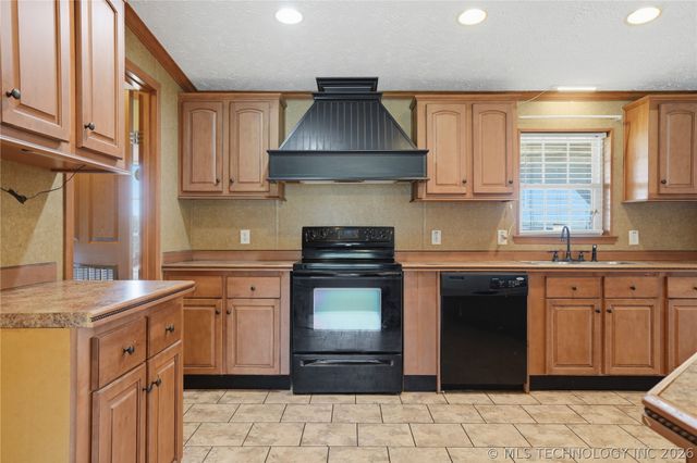 28560 S 75th E, Porum, OK 74455