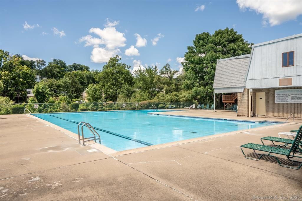 23 Cedarland Court 23, Cromwell, CT 06416