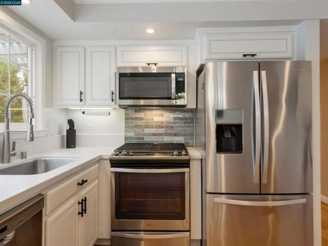 3050 Barrymore Dr, Concord, CA 94518