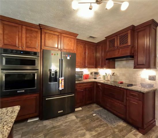 4902 THONOTOSASSA ROAD, Plant City, FL 33565