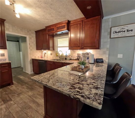 4902 THONOTOSASSA ROAD, Plant City, FL 33565