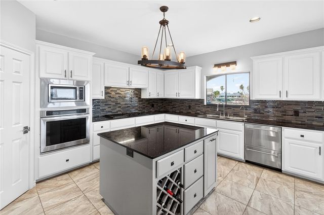 13802 Gunwale Dr, Corpus Christi, TX 78418