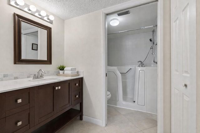 19000 Stewart Circle 4, Boca Raton, FL 33496