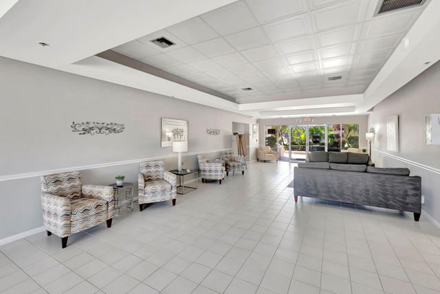 19000 Stewart Circle 4, Boca Raton, FL 33496