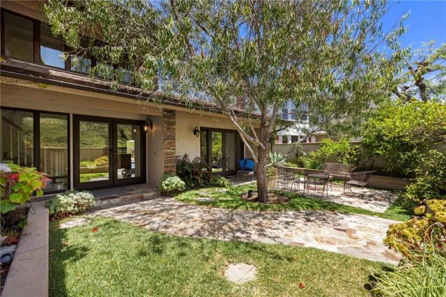 26 Mission Bay Drive, Corona Del Mar, CA 92625