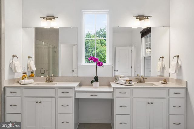 18270 MOSS GARDEN RD, Dumfries, VA 22026
