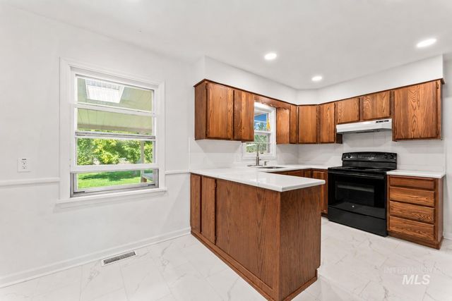 611 N Riverview Dr, Boise, ID 83712