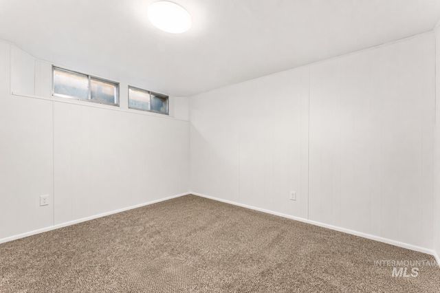 611 N Riverview Dr, Boise, ID 83712