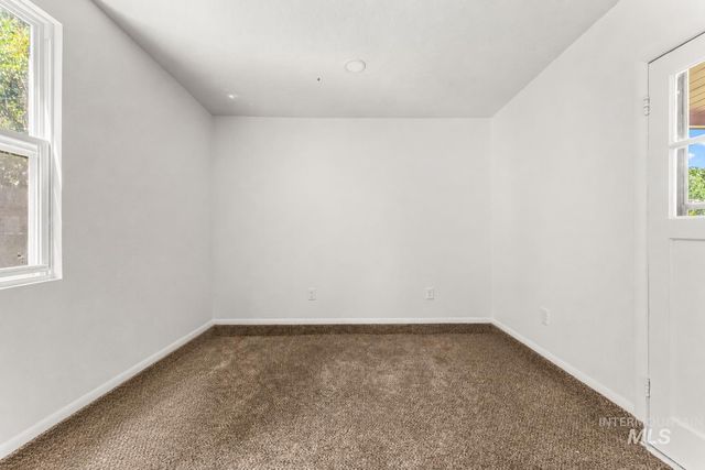 611 N Riverview Dr, Boise, ID 83712
