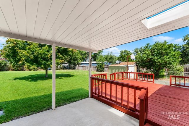 611 N Riverview Dr, Boise, ID 83712